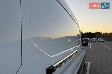 Грузовой фургон Ford Transit 2021 в 