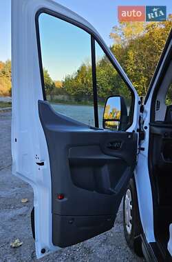 Вантажний фургон Ford Transit 2021 в 
