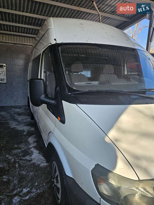 Грузовой фургон Ford Transit 2004 в Новоднестровске