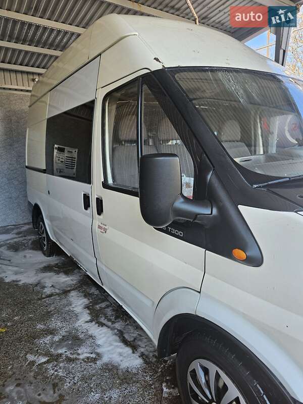 Грузовой фургон Ford Transit 2004 в Новоднестровске