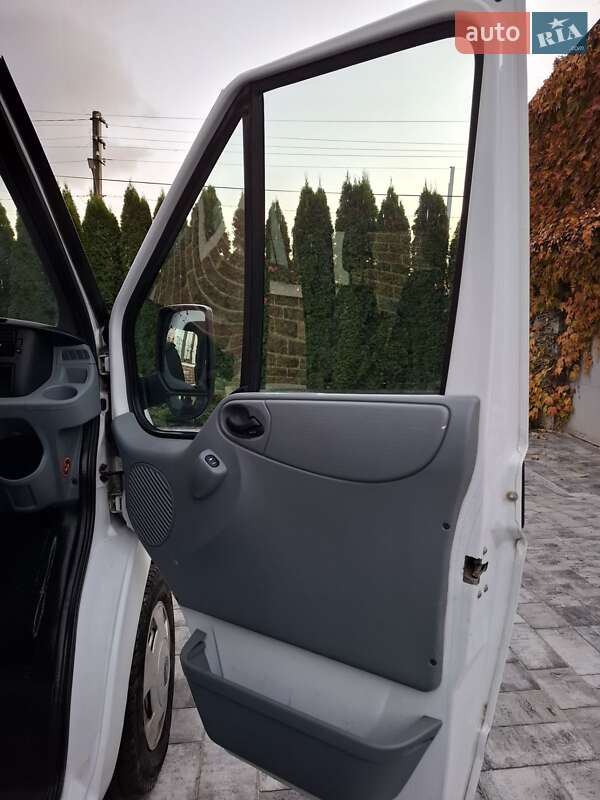 Минивэн Ford Transit 2009 в Черновцах