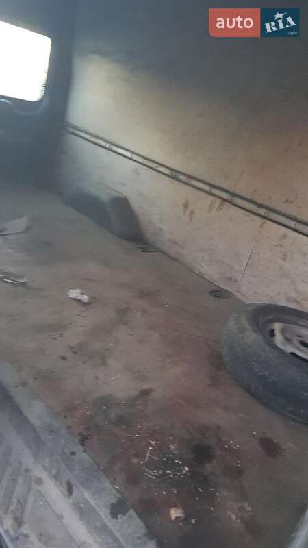 Вантажний фургон Ford Transit 2000 в Грозинцях