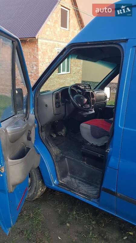 Вантажний фургон Ford Transit 2000 в Грозинцях
