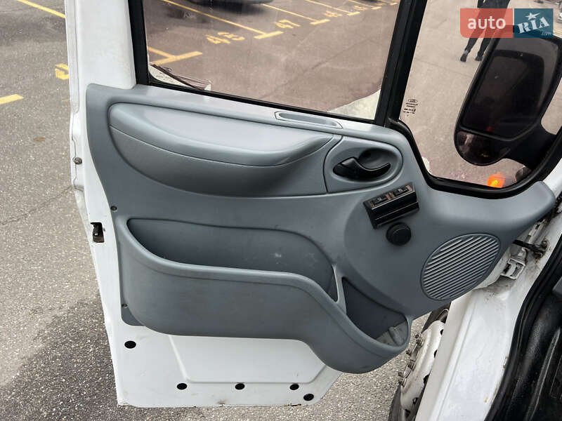 Грузовой фургон Ford Transit 2006 в Киеве фото 8 Грузовой фургон Ford Transit 2006 в Киеве