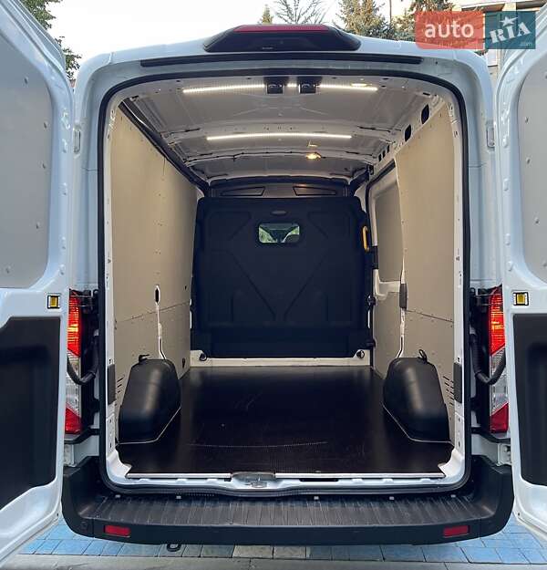 Вантажний фургон Ford Transit 2019 в Львові