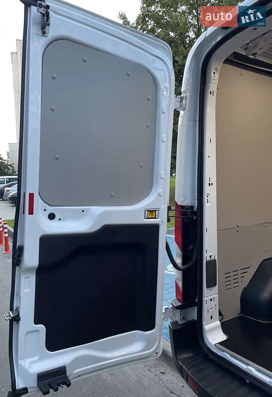 Вантажний фургон Ford Transit 2019 в Львові