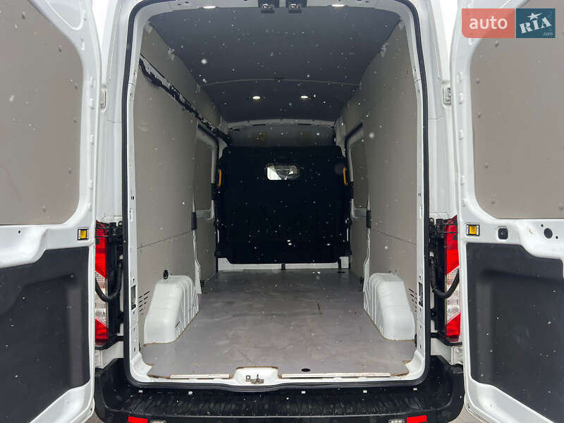 Вантажний фургон Ford Transit 2022 в Бродах