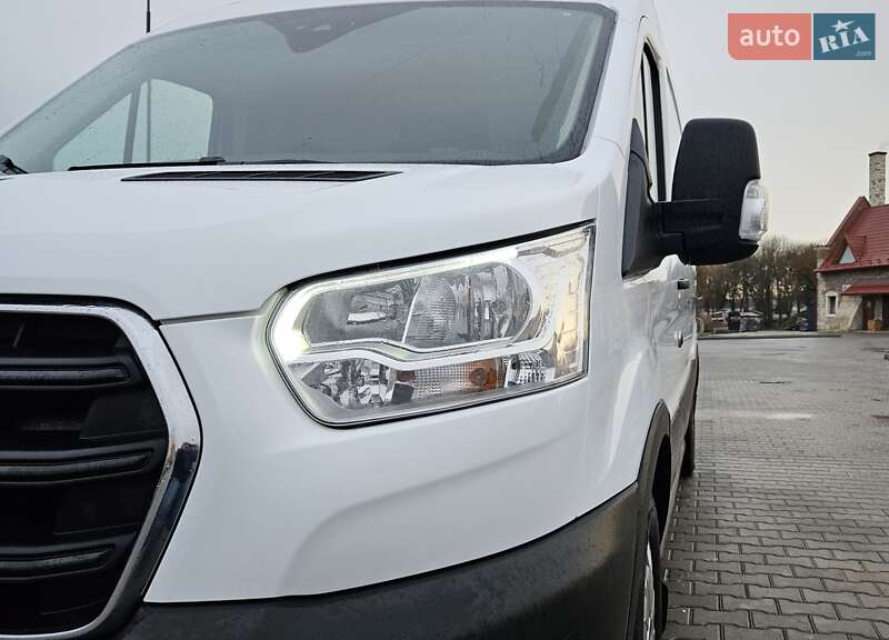 Вантажний фургон Ford Transit 2021 в Бережанах