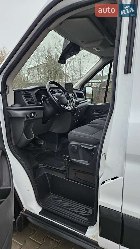 Вантажний фургон Ford Transit 2021 в Бережанах