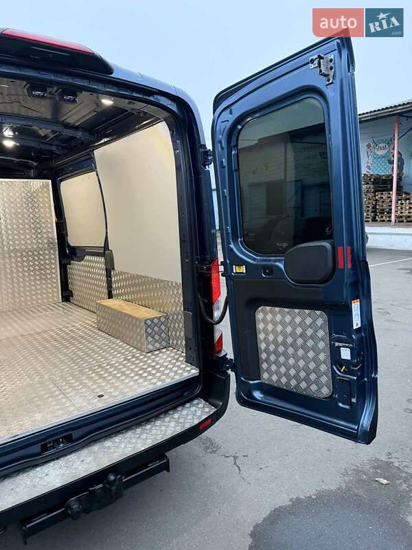 Вантажний фургон Ford Transit 2019 в Луцьку