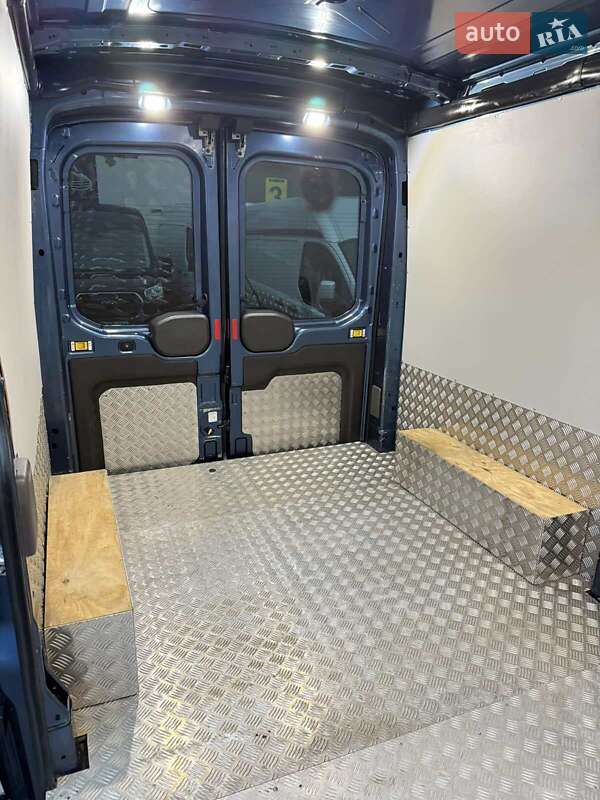 Вантажний фургон Ford Transit 2019 в Луцьку