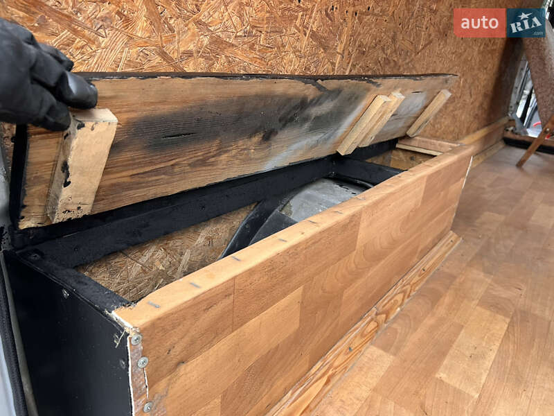 Грузовой фургон Ford Transit 1998 в Виннице