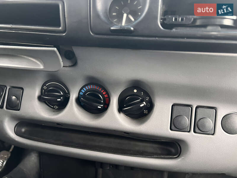 Грузовой фургон Ford Transit 1998 в Виннице