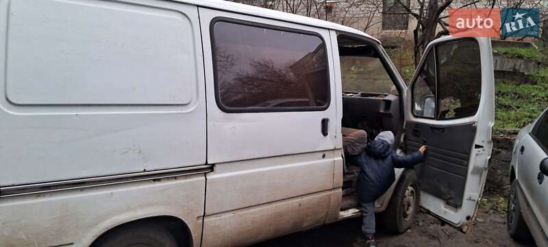 Микроавтобус Ford Transit 1988 в Балте фото 7 Микроавтобус Ford Transit 1988 в Балте