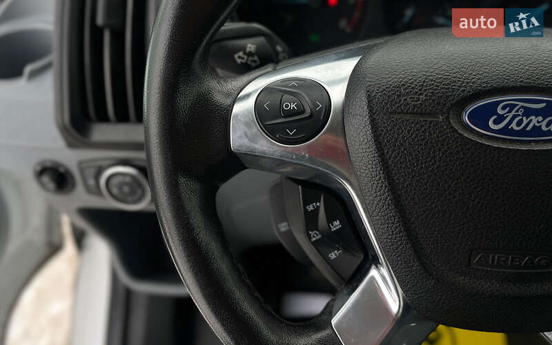 Вантажний фургон Ford Transit 2019 в Мукачевому