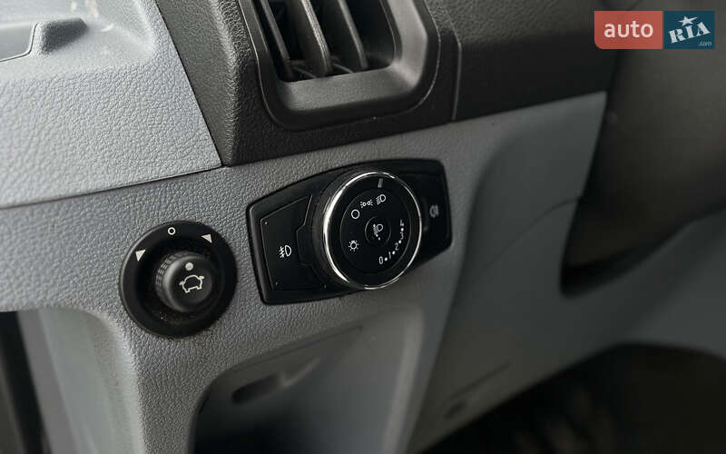 Вантажний фургон Ford Transit 2019 в Мукачевому