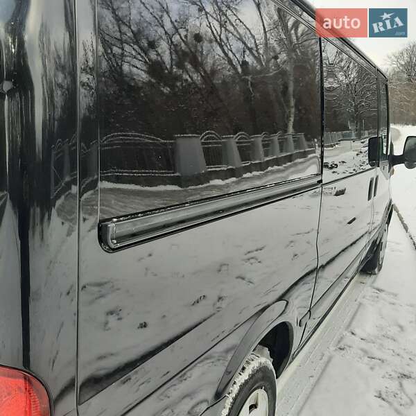 Вантажопасажирський фургон Ford Transit 2011 в Полтаві