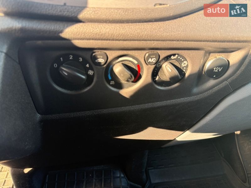 Вантажний фургон Ford Transit 2015 в Львові