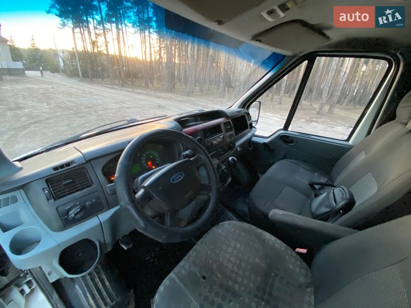 Грузопассажирский фургон Ford Transit 2006 в Ирпене
