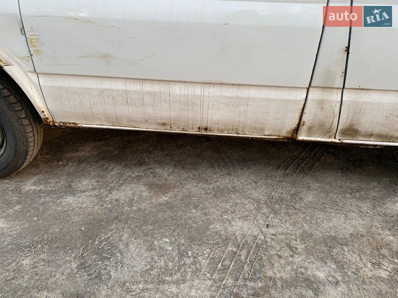 Грузопассажирский фургон Ford Transit 2006 в Ирпене