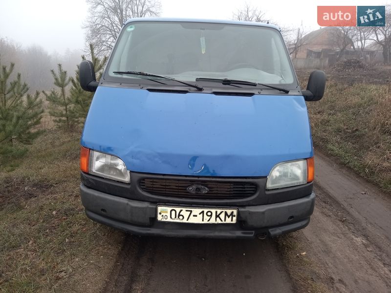 Грузовой фургон Ford Transit 1989 в Ромнах
