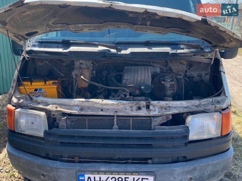 Грузовой фургон Ford Transit 1989 в Александрие