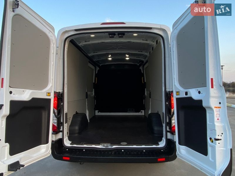 Вантажний фургон Ford Transit 2022 в Ірпені