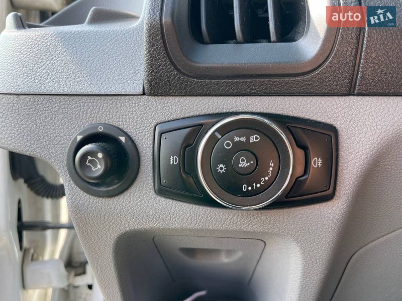 Грузовой фургон Ford Transit 2016 в Киеве