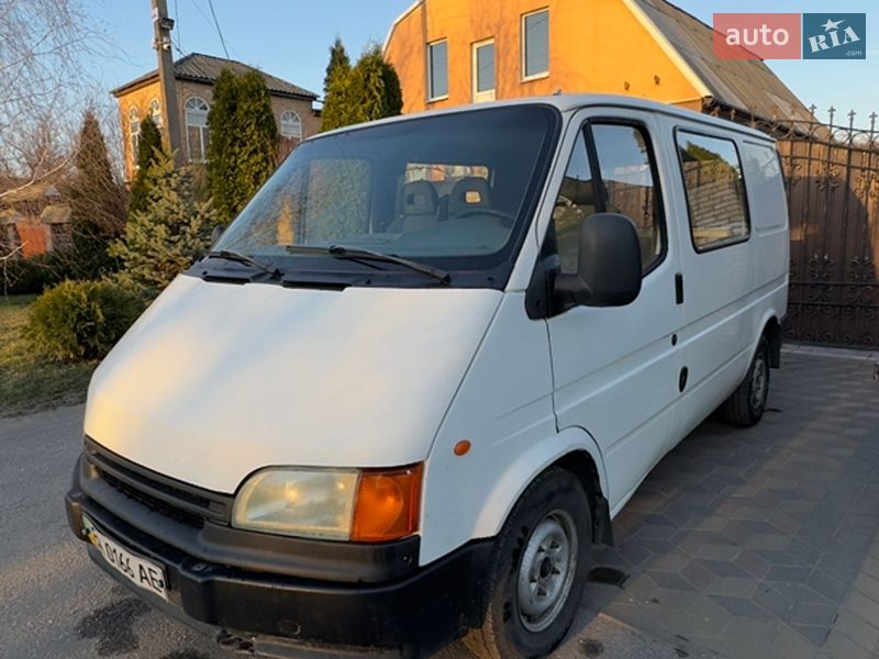 Грузовой фургон Ford Transit 1998 в Александрие