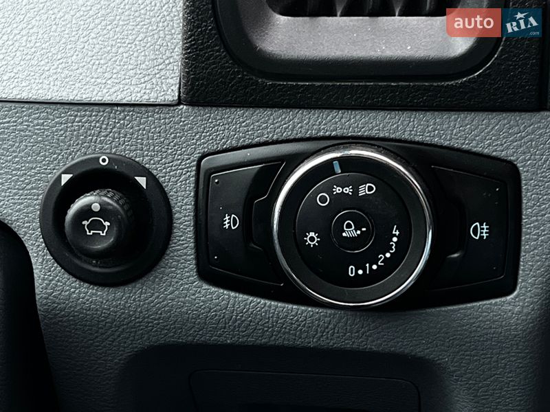 Мінівен Ford Transit 2015 в Львові