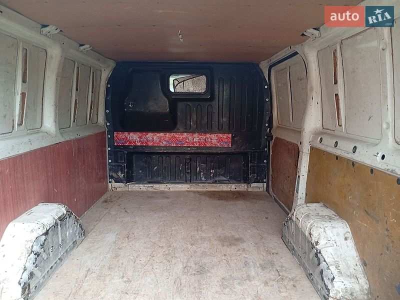 Грузовой фургон Ford Transit 2000 в Львове