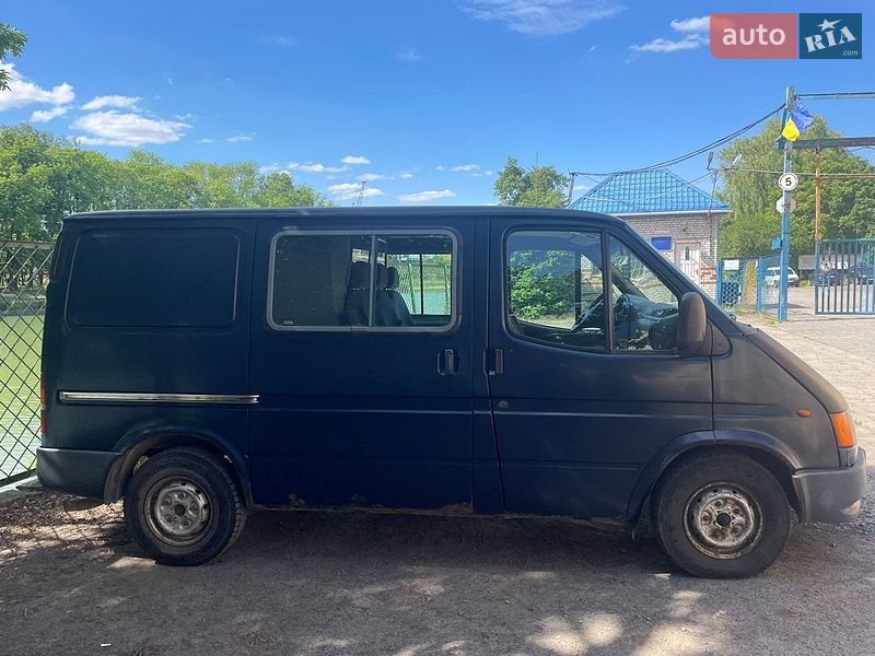 Грузопассажирский фургон Ford Transit 2000 в Львове