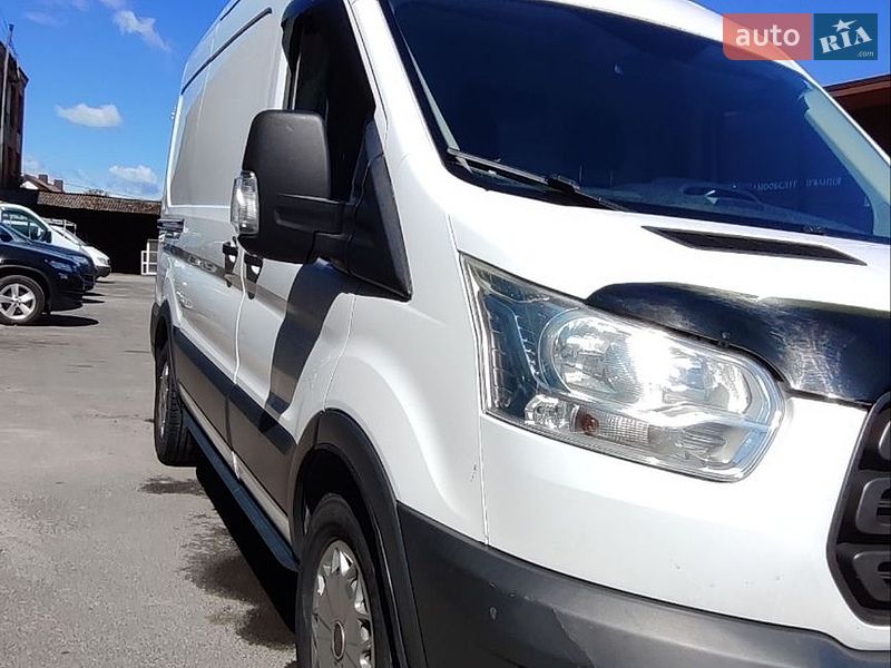 Вантажний фургон Ford Transit 2015 в Кореці