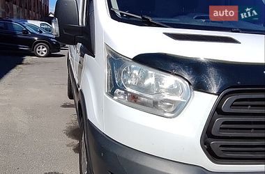 Вантажний фургон Ford Transit 2015 в Кореці
