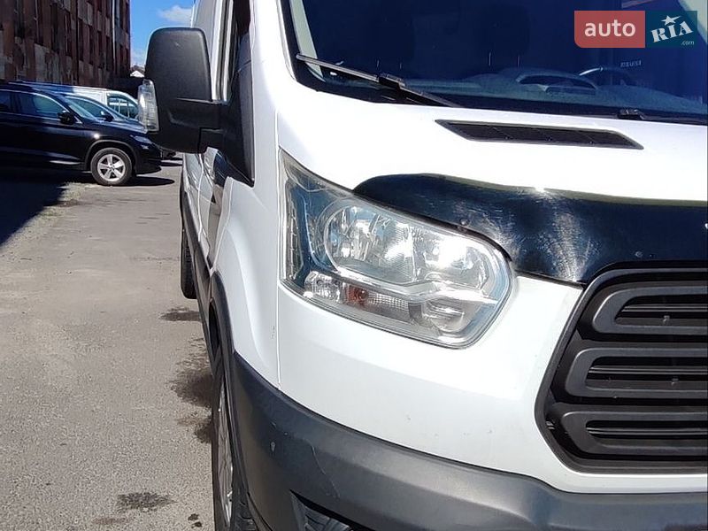 Вантажний фургон Ford Transit 2015 в Кореці