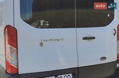 Вантажний фургон Ford Transit 2015 в Кореці