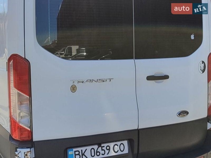 Вантажний фургон Ford Transit 2015 в Кореці