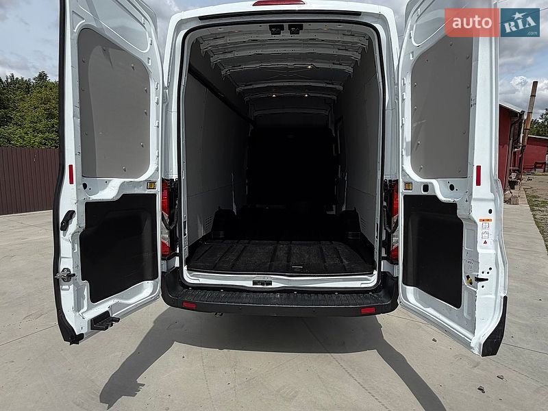 Вантажний фургон Ford Transit 2023 в Млиніві