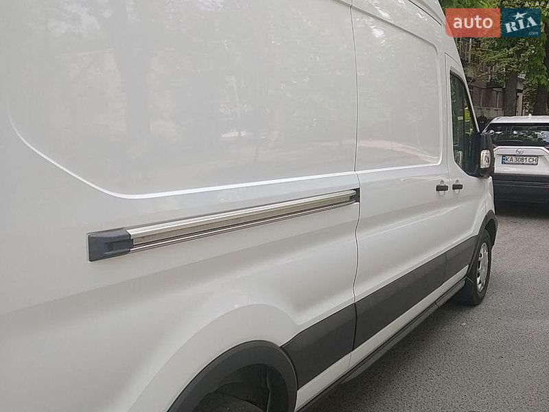 Грузовой фургон Ford Transit 2018 в Ужгороде
