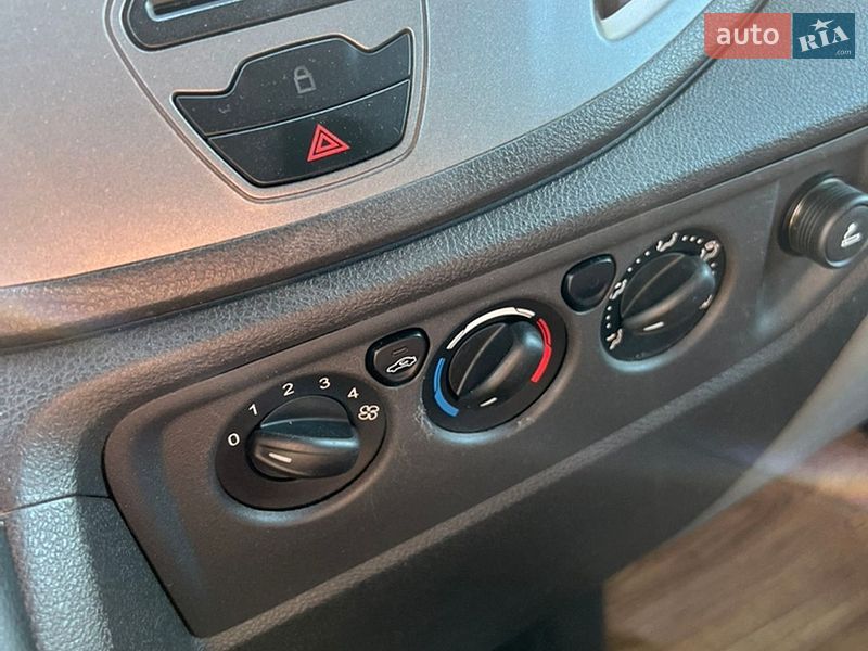 Вантажний фургон Ford Transit 2016 в Дунаївцях