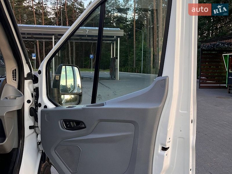 Вантажний фургон Ford Transit 2019 в Маневичах