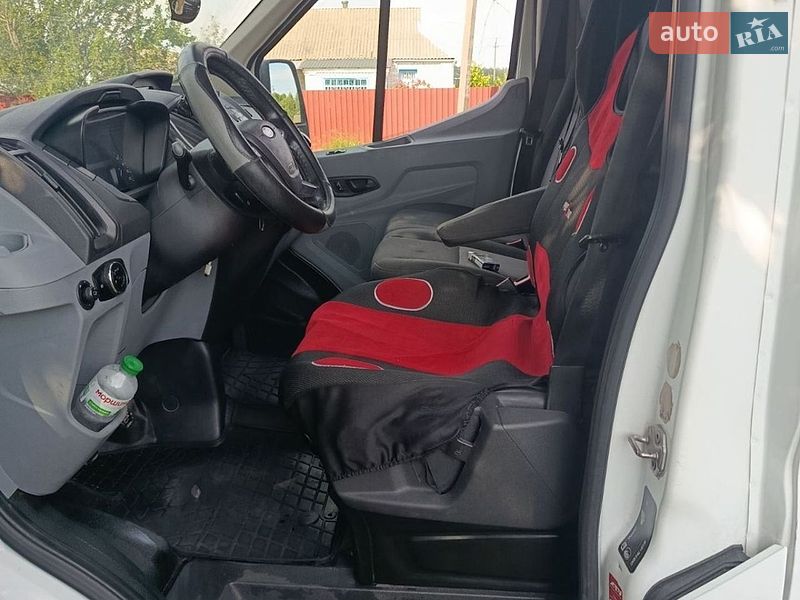 Вантажопасажирський фургон Ford Transit 2016 в Києві