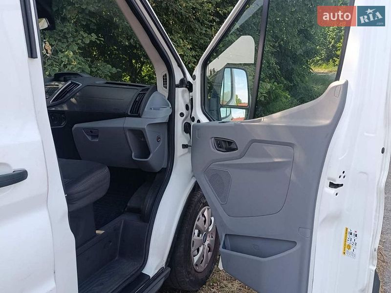 Вантажопасажирський фургон Ford Transit 2016 в Києві