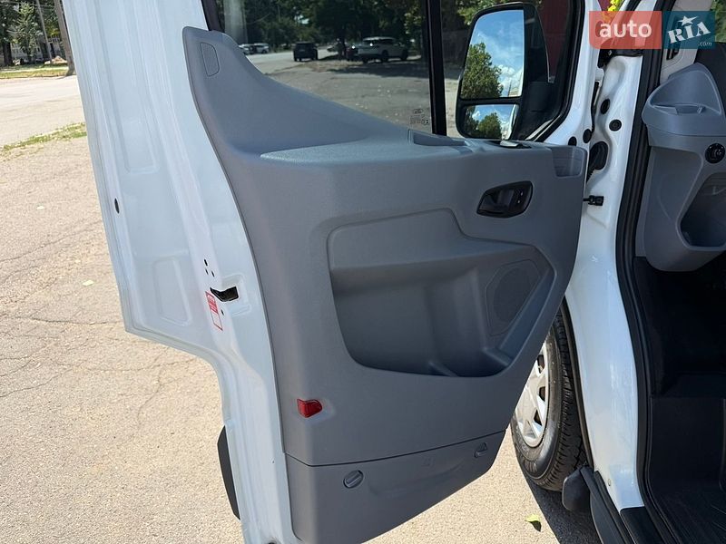 Грузовой фургон Ford Transit 2017 в Николаеве