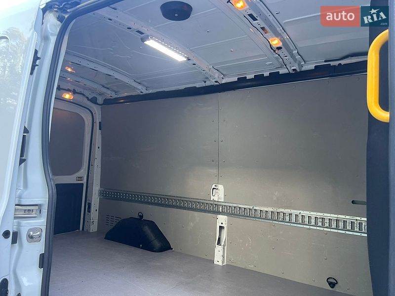 Грузовой фургон Ford Transit 2021 в Бродах