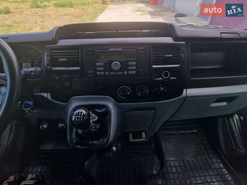 Вантажний фургон Ford Transit 2014 в Рівному