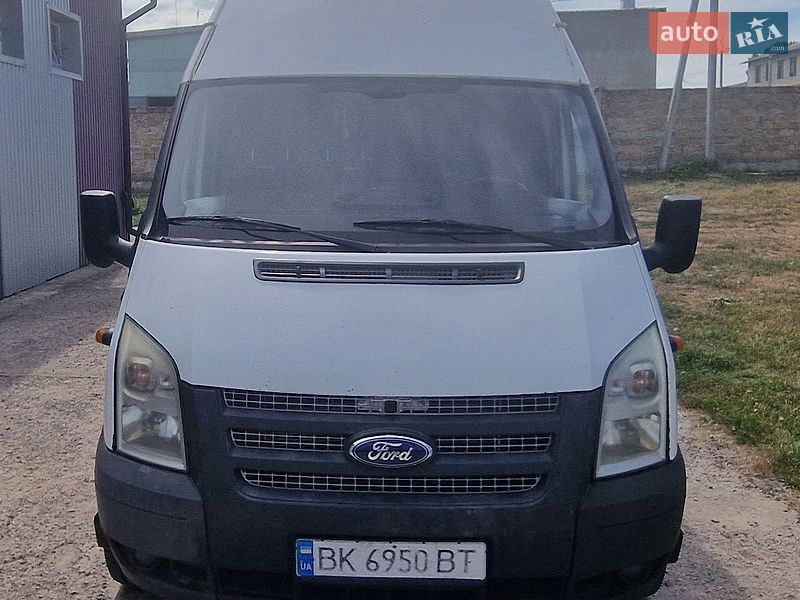 Вантажний фургон Ford Transit 2014 в Рівному