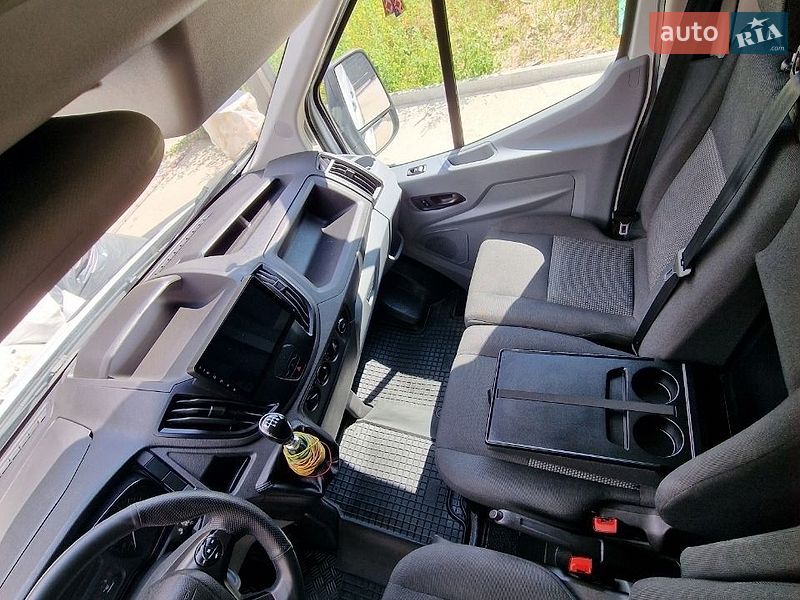Вантажопасажирський фургон Ford Transit 2016 в Києві