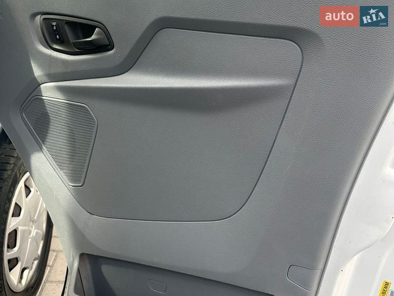 Грузовой фургон Ford Transit 2016 в Львове