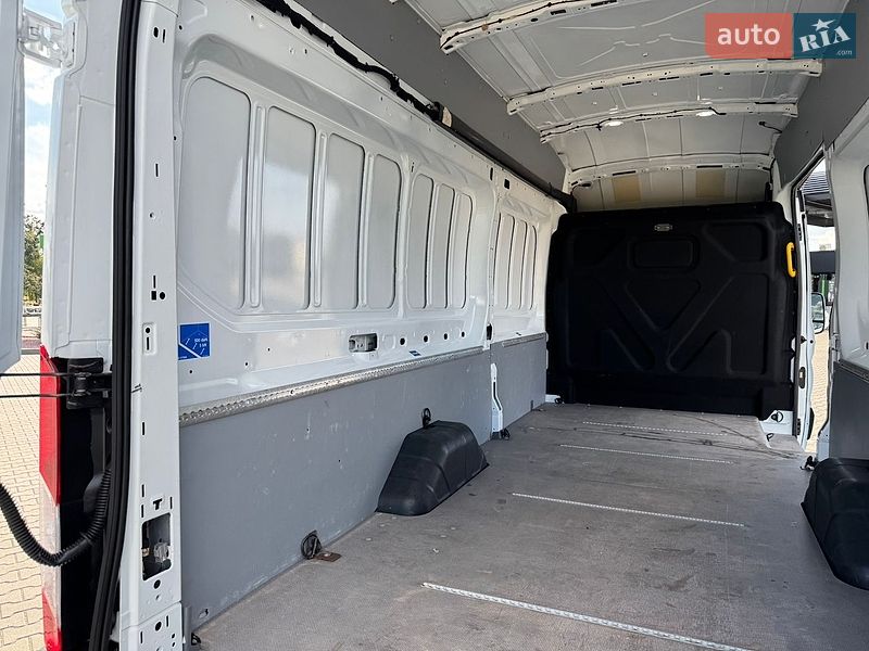 Вантажний фургон Ford Transit 2022 в Бучі